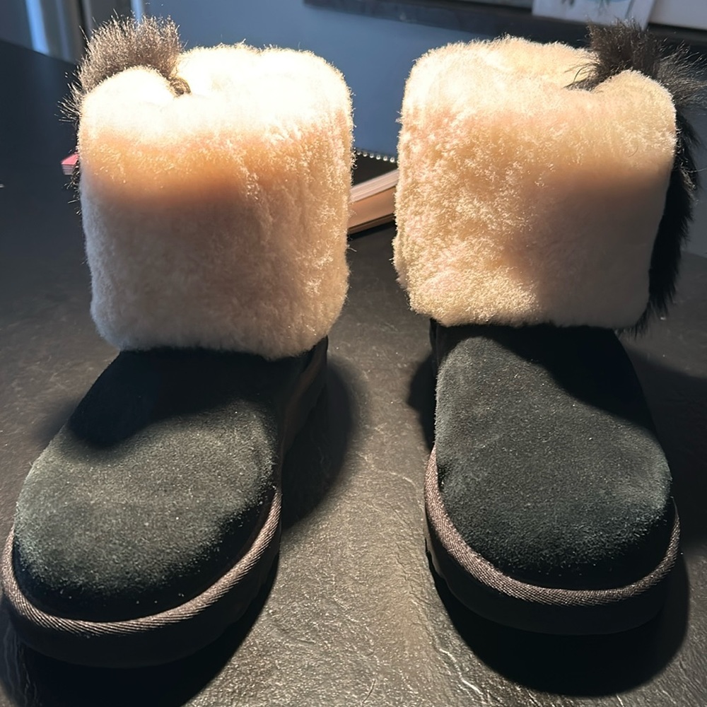 Black Ugg boots